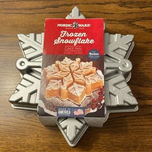 Nordic Ware Snowflake Pan
